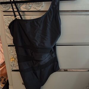 Black One-Shoulder Swimsuit